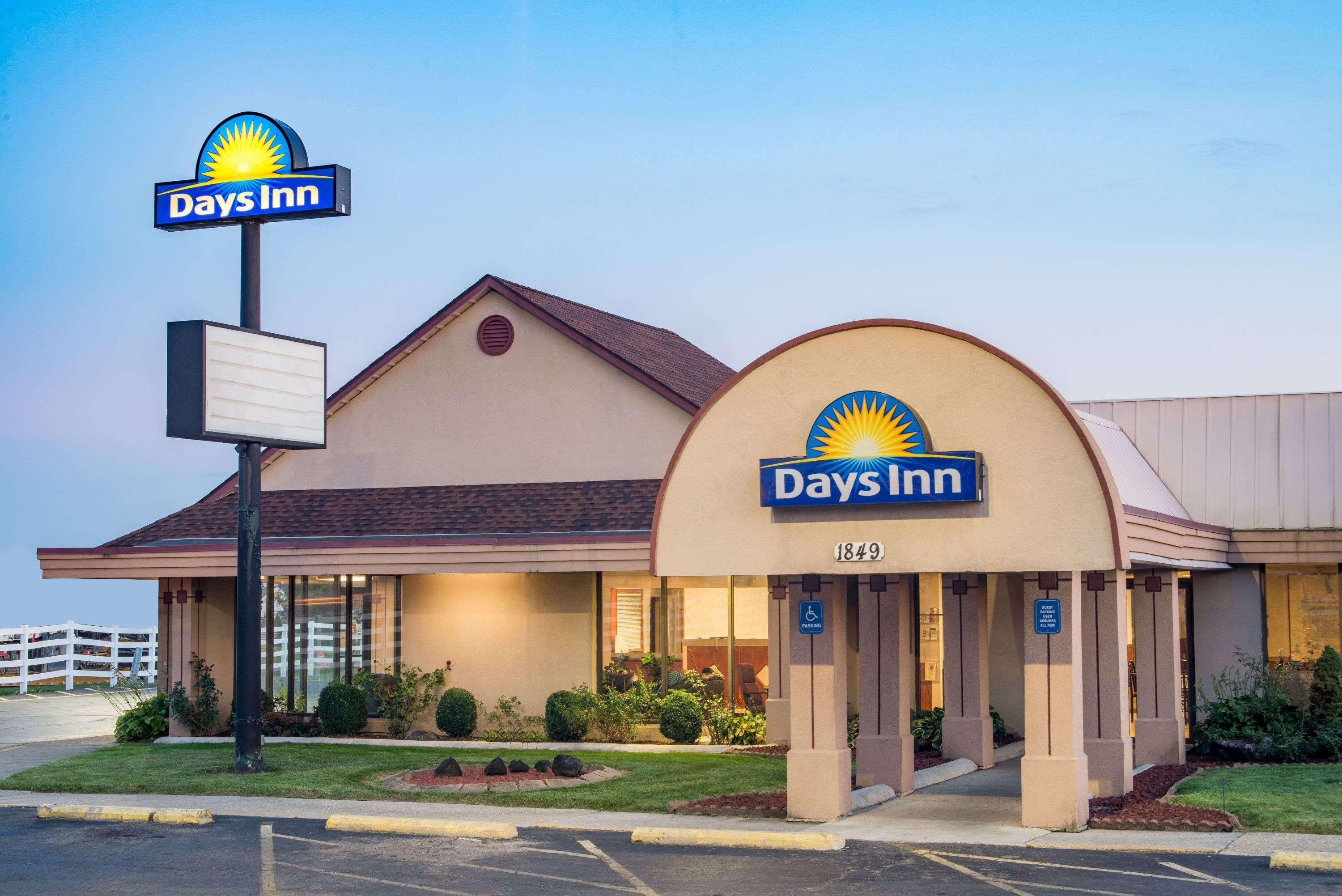 Days Inn By Wyndham Grove City Columbus South Exterior photo